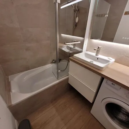 Bel Renove 2 Pieces Avec Balcons, Proche Du Centre, Parking, Wi-fi - Fr-1-598-119 *