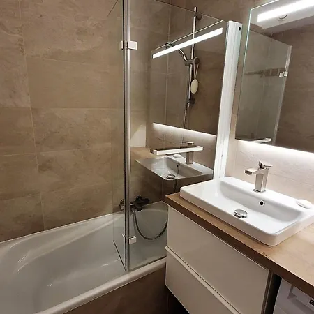 Bel Renove 2 Pieces Avec Balcons, Proche Du Centre, Parking, Wi-fi - Fr-1-598-119 Appartement